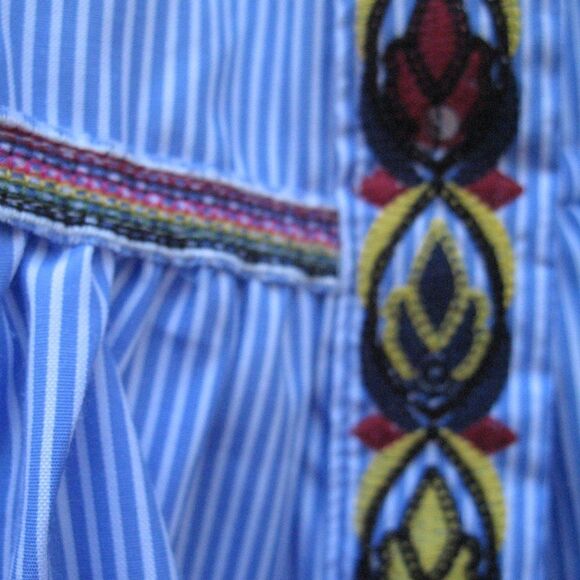 NWOT Blue White Embroidered Top - Picture 7 of 10